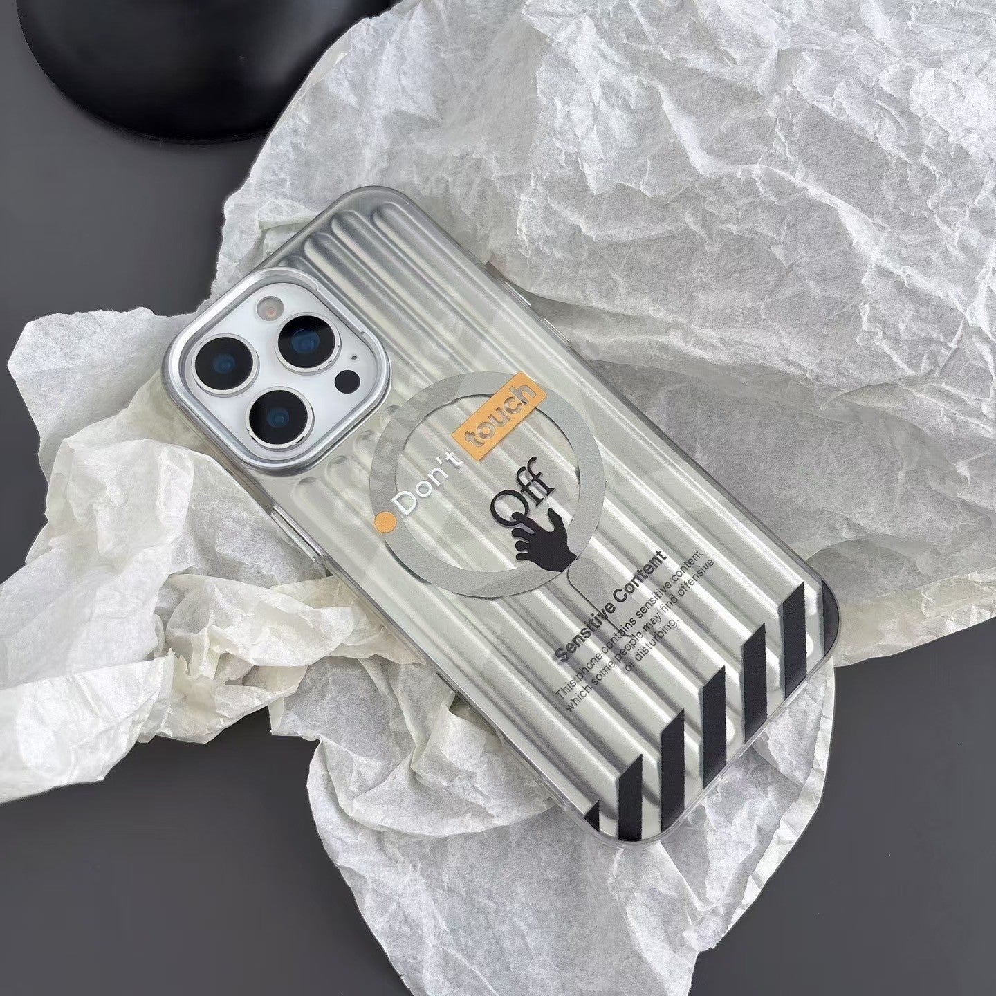 Nedotýkejte se pouzdra pro iPhone MagSafe