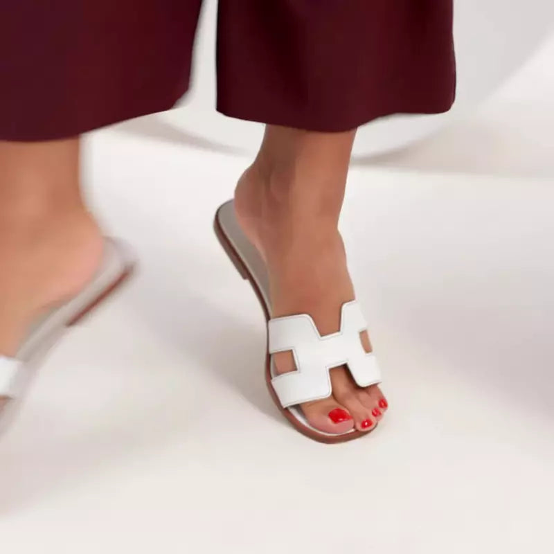 Minimal Double H Logo Slides – Minimal Chic Sandaalit