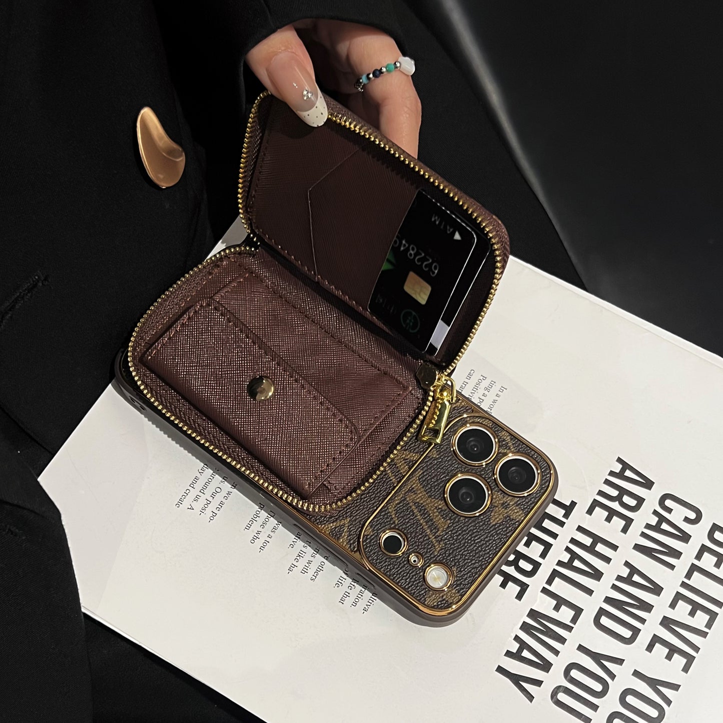 Luxusní elegantní pouzdro na iPhone 17 s držákem karty & řemínkem