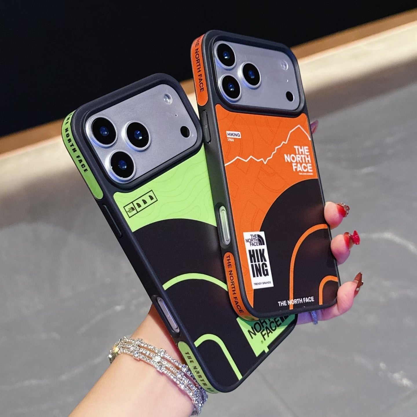 Pouzdro na iPhone s bočním designem TNF