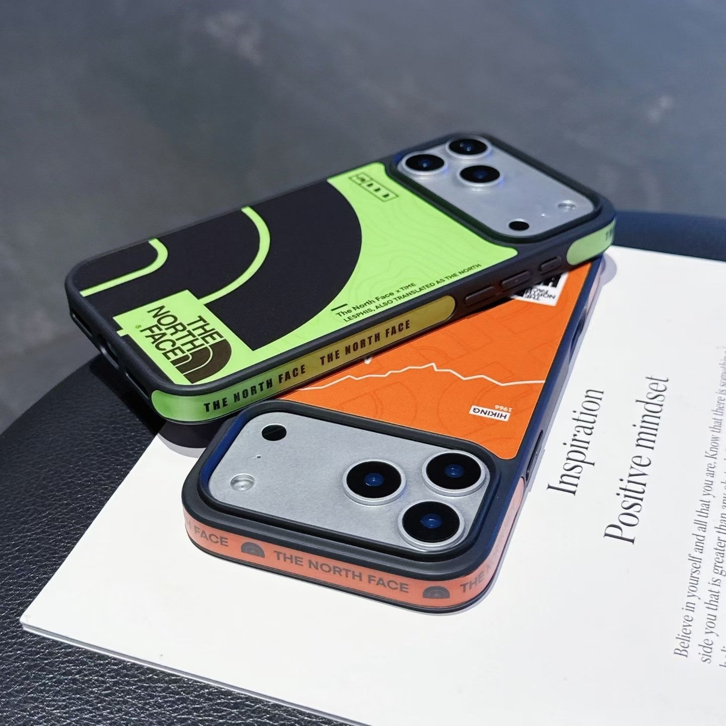 Pouzdro na iPhone s bočním designem TNF