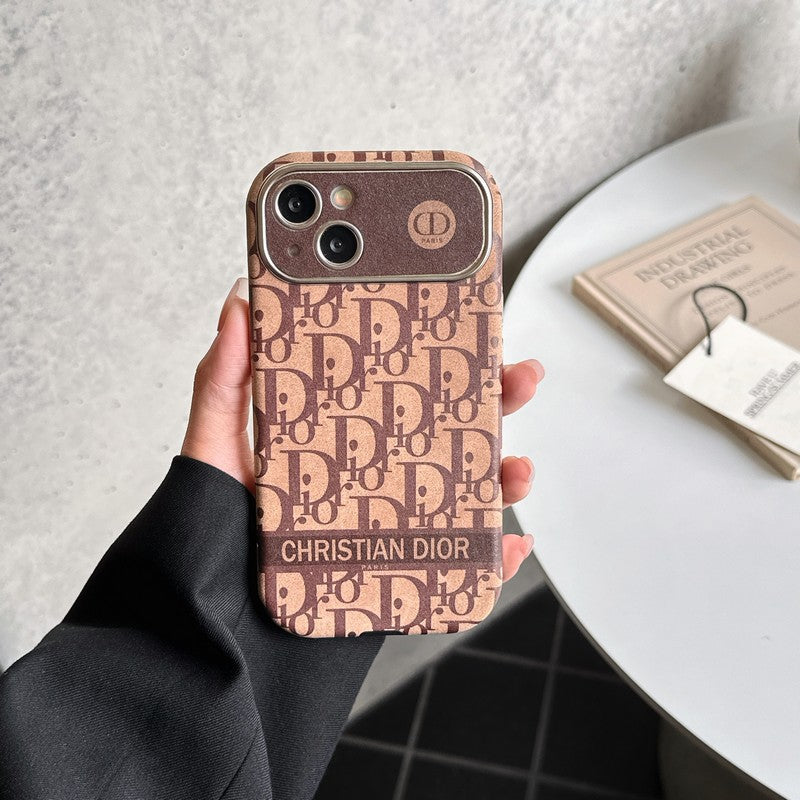 Mote-hvitt og brunt skinn-iPhone-deksel
