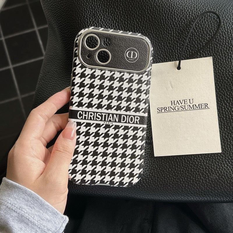 Mote-hvitt og brunt skinn-iPhone-deksel