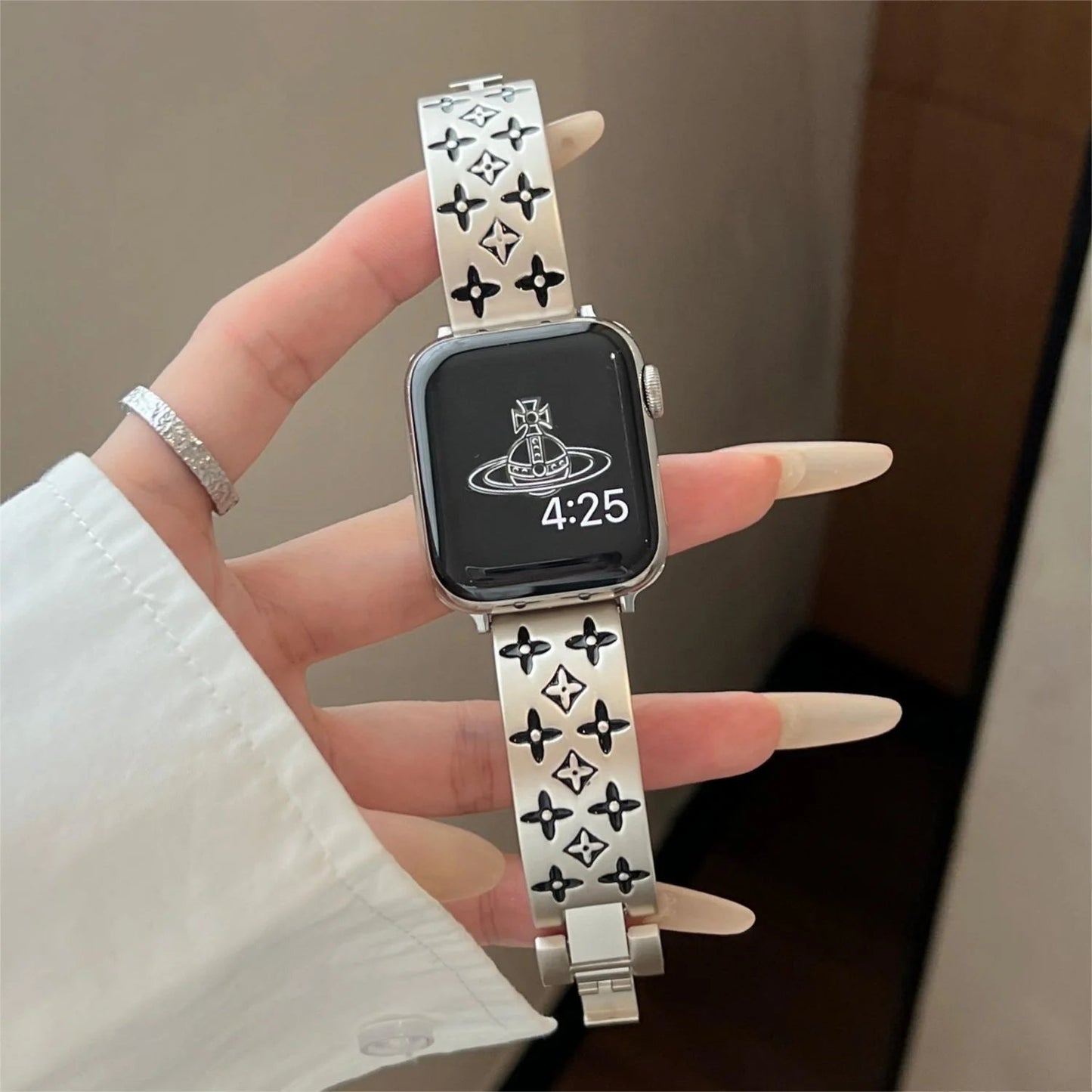 PULSEIRA DE RELÓGIO DE MAÇÃ EM METAL EM RELEVO