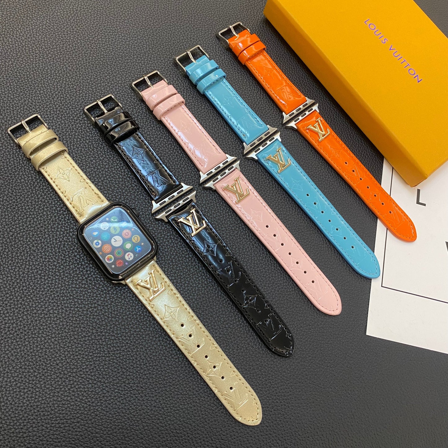 GLANZENDE LEREN APPELHORLOGEBAND LUXE METALEN LOGO