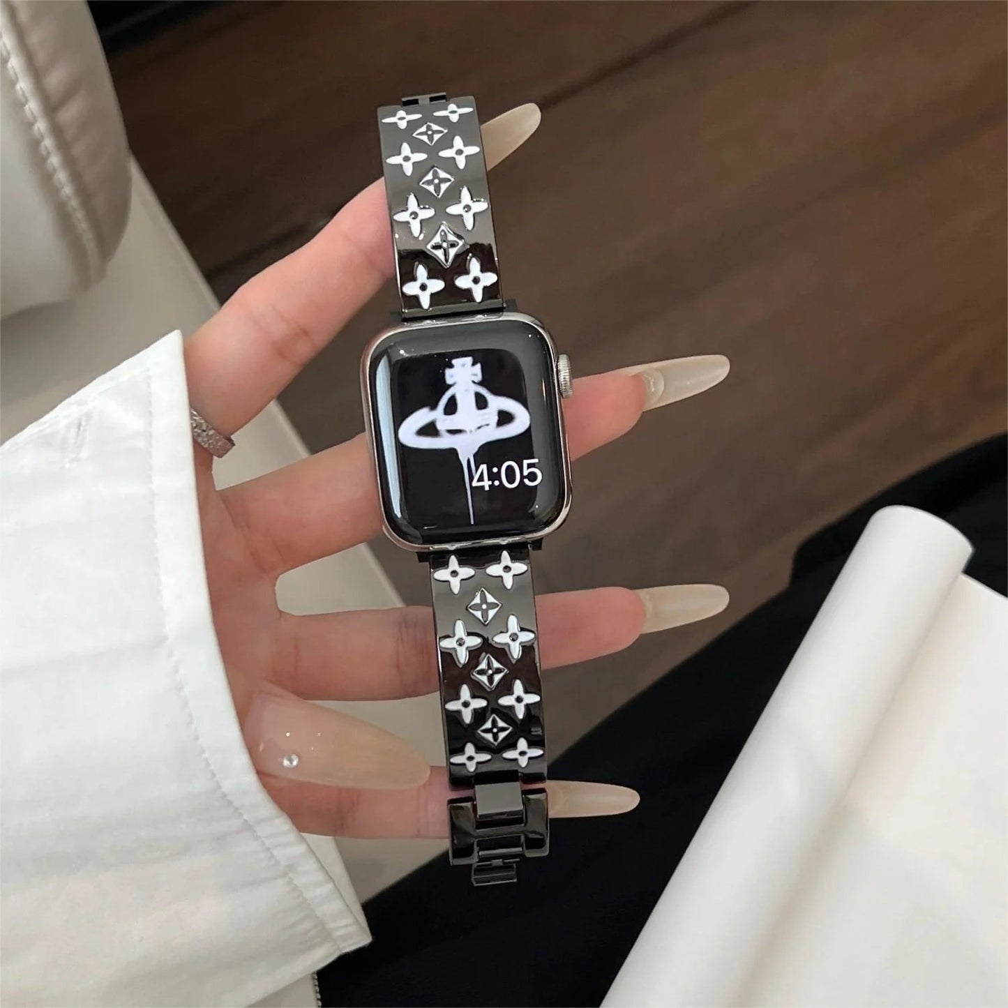 PULSEIRA DE RELÓGIO DE MAÇÃ EM METAL EM RELEVO