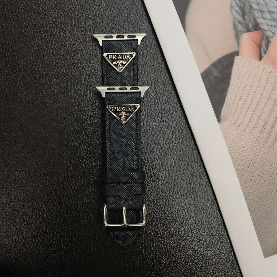Kožený pásek na Apple Watch s dvojitým trojúhelníkovým monogramem