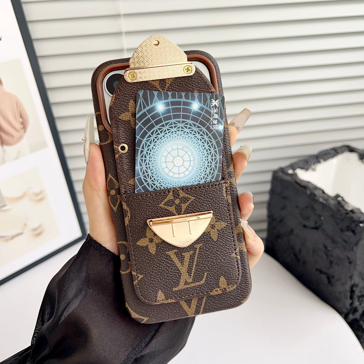 Luksus Crossbody iPhone-deksel med kortlomme og avtakbar stropp