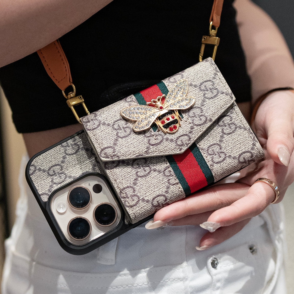 Premium Advanced Crossbody iPhone-deksel med kortholder og skulderstropp