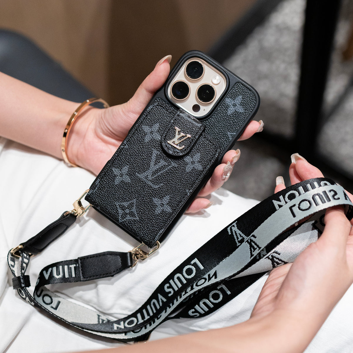 Luksus Crossbody iPhone-deksel med kortholder og stropp