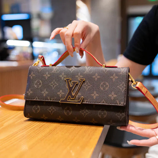 Luxuriöse Lederhandtasche mit Textur