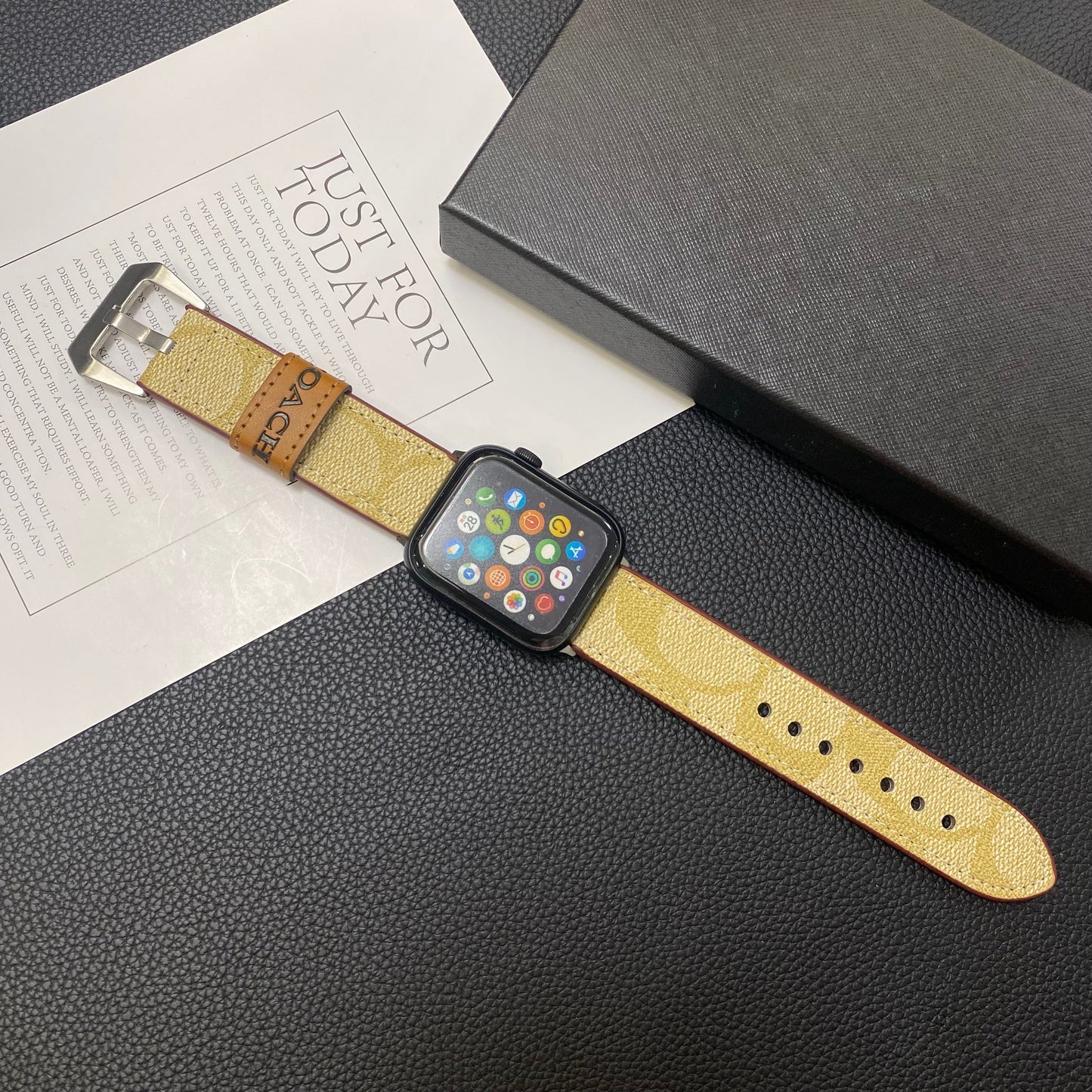Kožni remen za Apple Watch Coach Coffee-YHK244221710