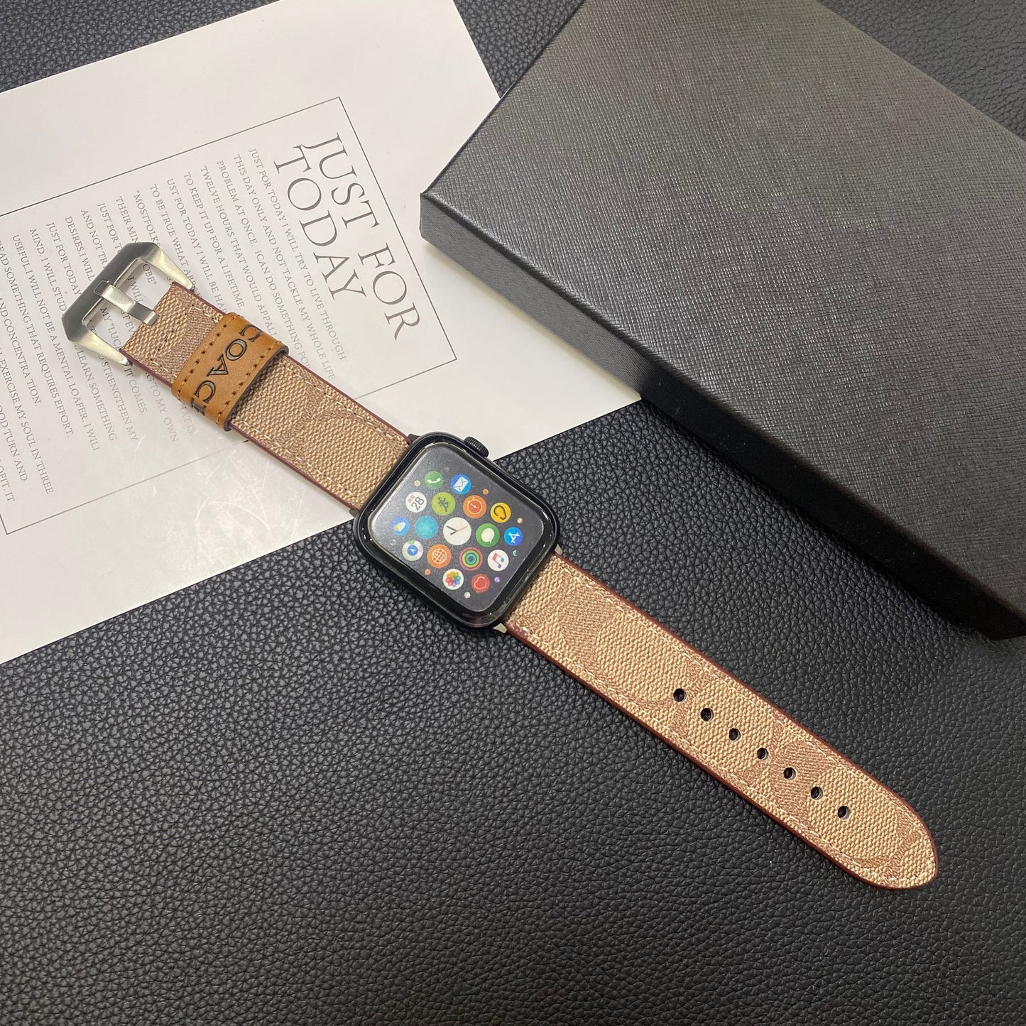 Läder Coach Apple Watch Band ljusbrun-YHK244221710