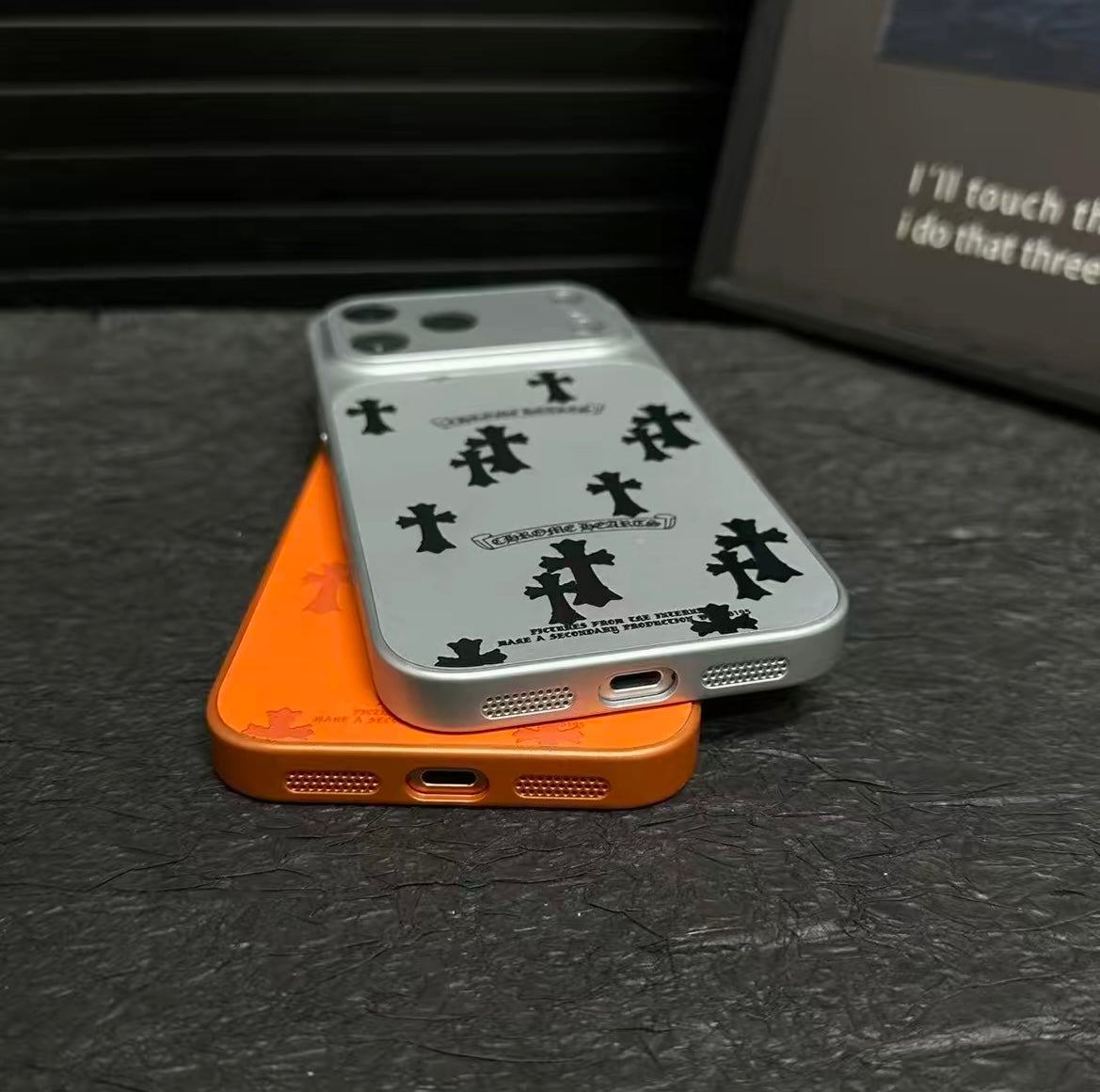 iPhone 17 Pro Max Cás Maighnéadach | Ceannaigh 3 Íoc ar 2