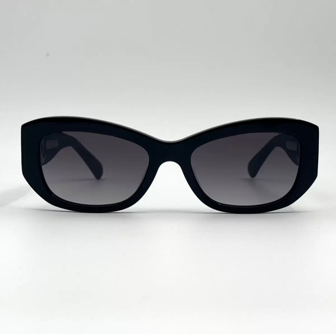 Ochelari de soare dreptunghiulari minimalisti