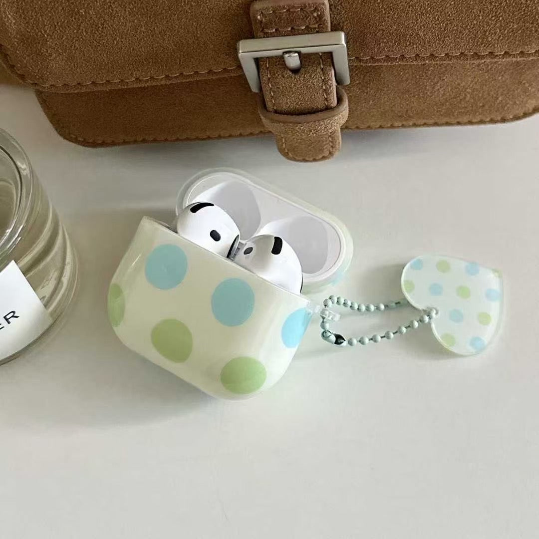 Pikčasta torbica za slušalke AirPods s srčkom – pastelno modra & zelena