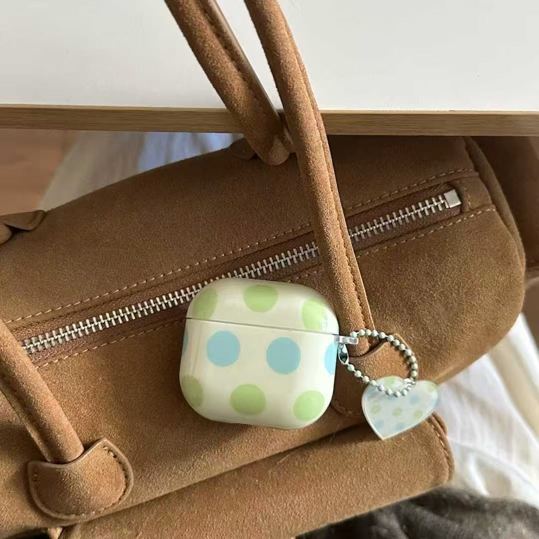 Pikčasta torbica za slušalke AirPods s srčkom – pastelno modra & zelena