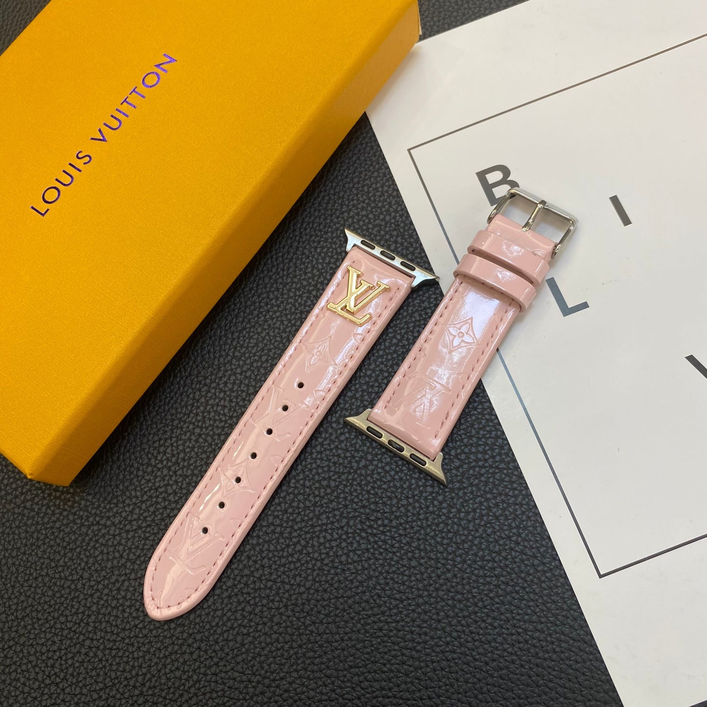 GLANZENDE LEREN APPELHORLOGEBAND LUXE METALEN LOGO