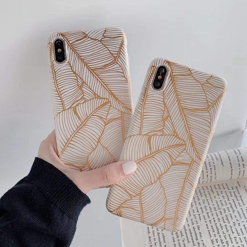 Zlatý listový obal na iPhone