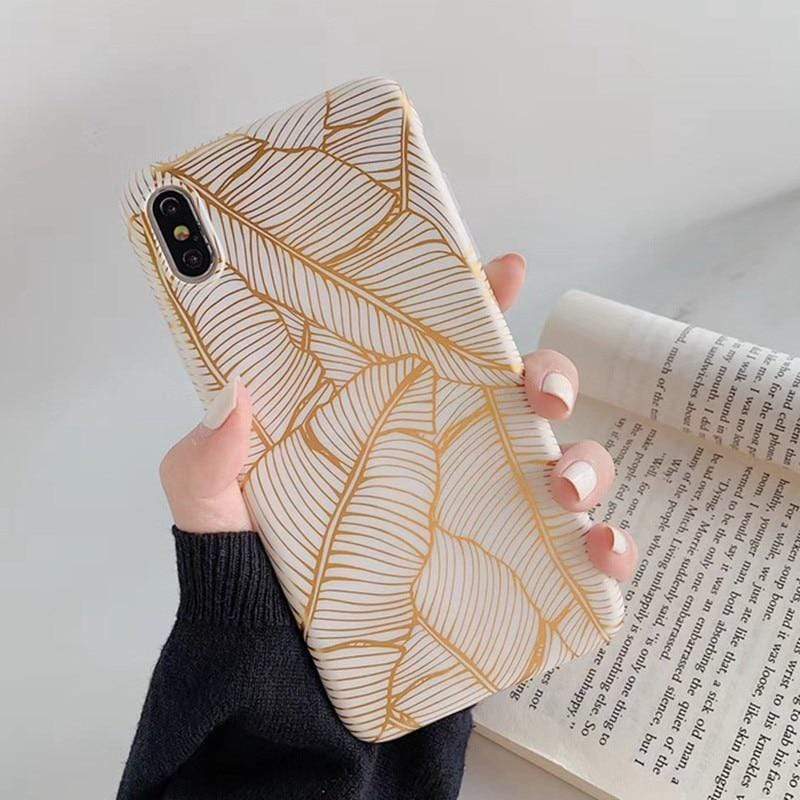 Zlatý listový obal na iPhone