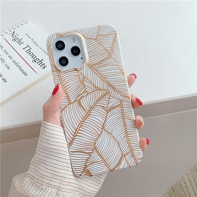 Zlatý listový obal na iPhone