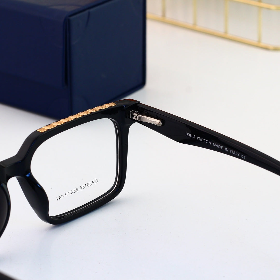 Nové hranaté brýle s kovovými obroučkami