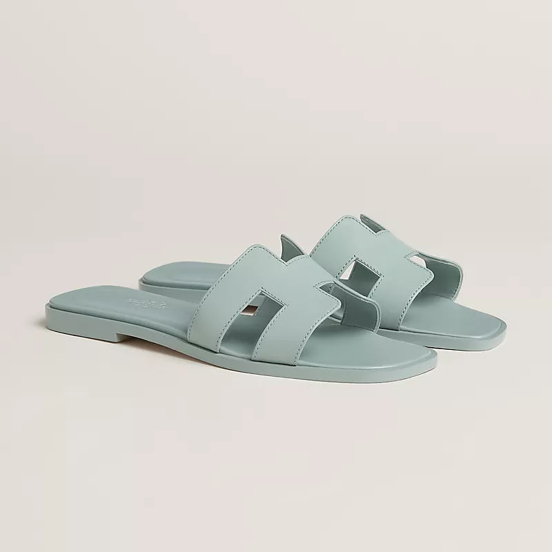 Minimal Double H Logo Slides – Minimal Chic Sandaalit
