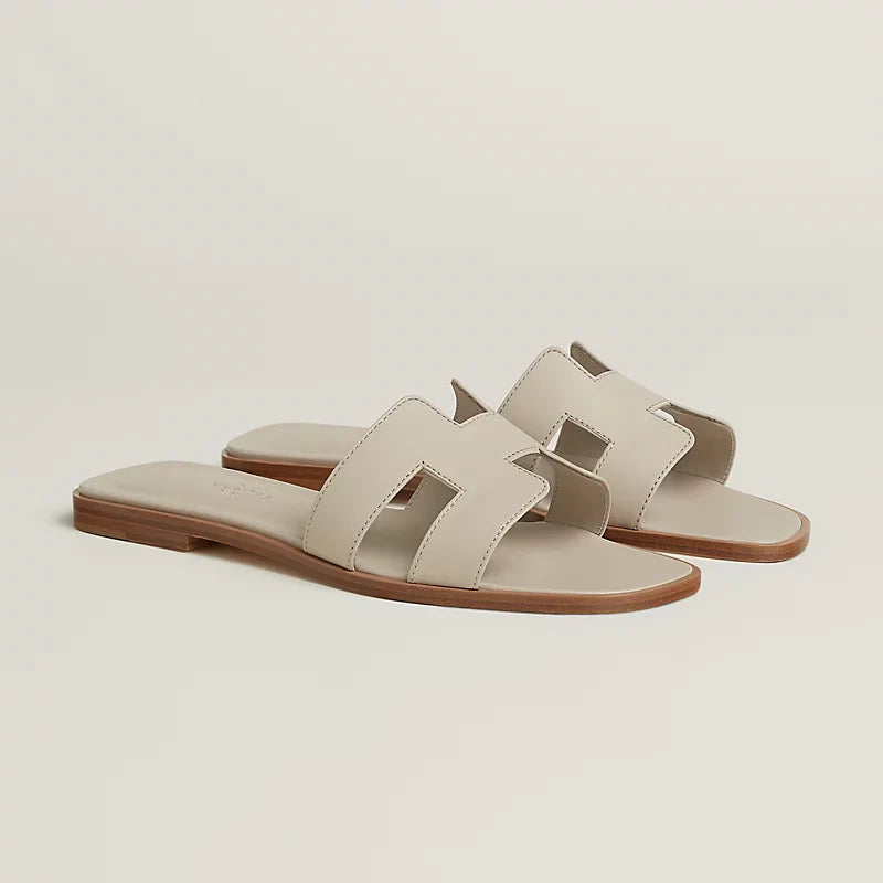 Minimal Double H Logo Slides – Minimal Chic Sandaalit
