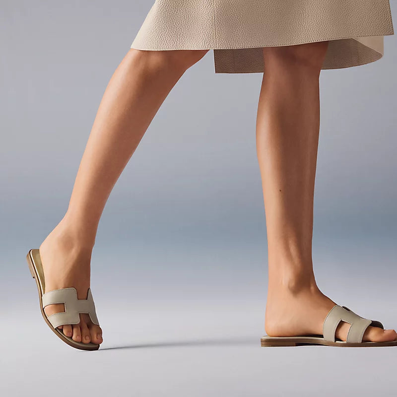 Minimal Double H Logo Slides – Minimal Chic Sandaalit