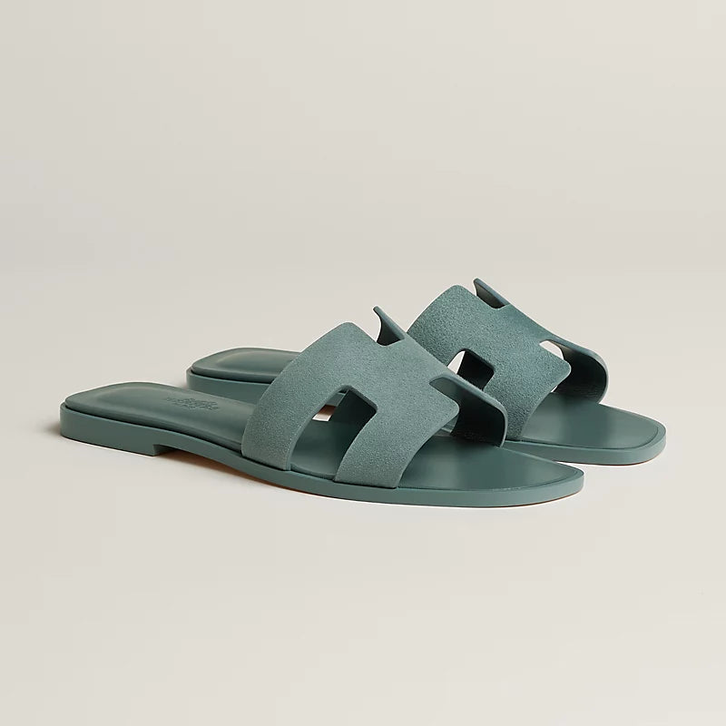Minimal Double H Logo Slides – Minimal Chic Sandaalit