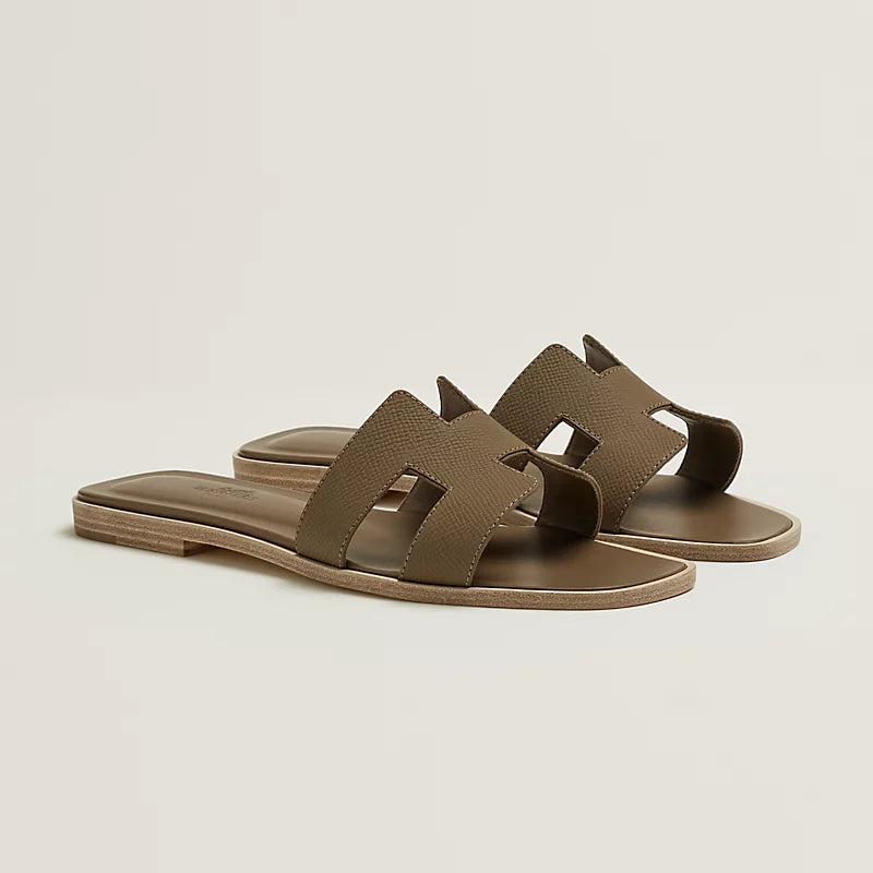 Minimal Double H Logo Slides – Minimal Chic Sandaalit