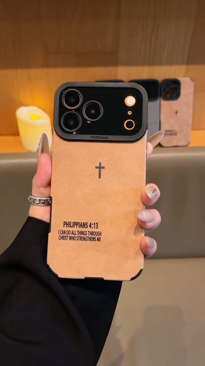 Faith & Pouzdro na iPhone s gravírováním – Lion & Prayer Cross Design